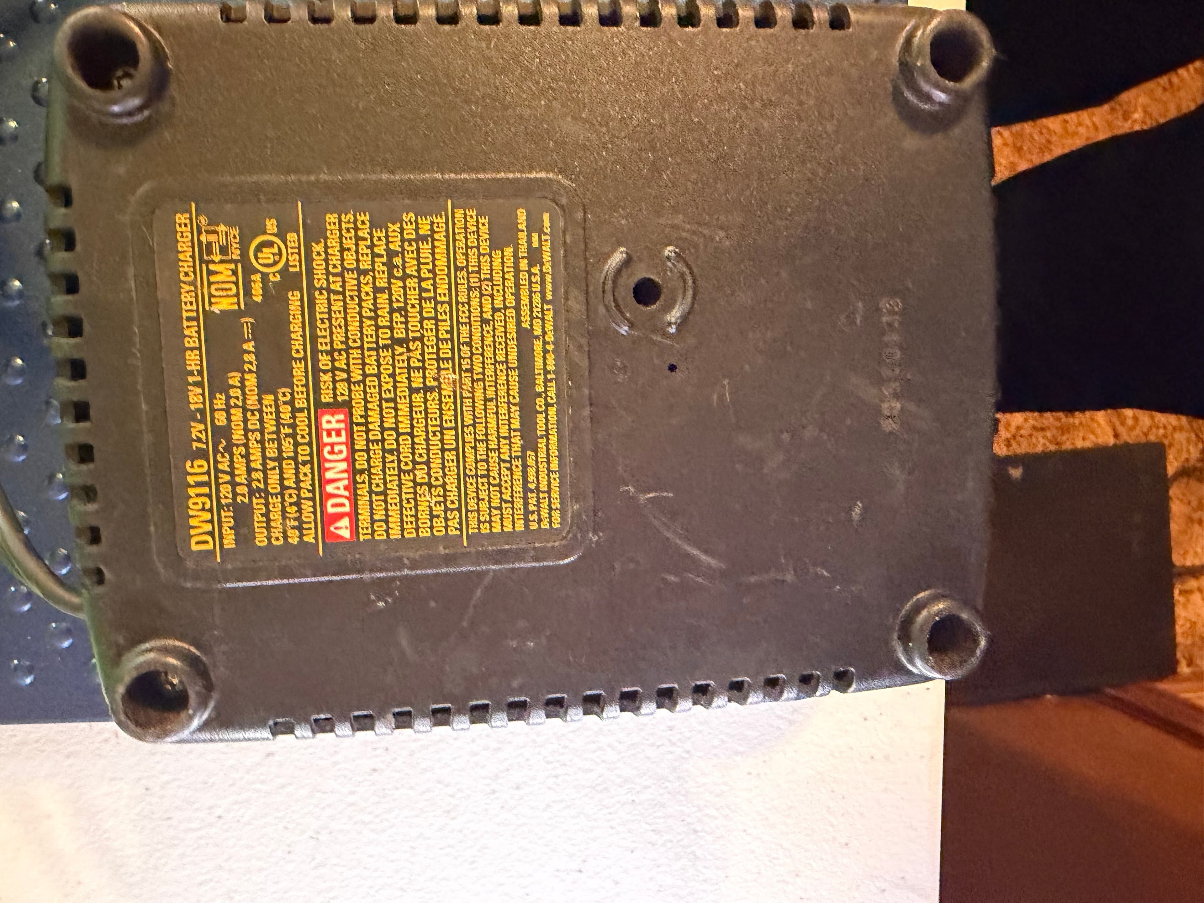 DeWalt DW9116 7.2V-18V 1-Hour Battery Charger - Thumbnail 3