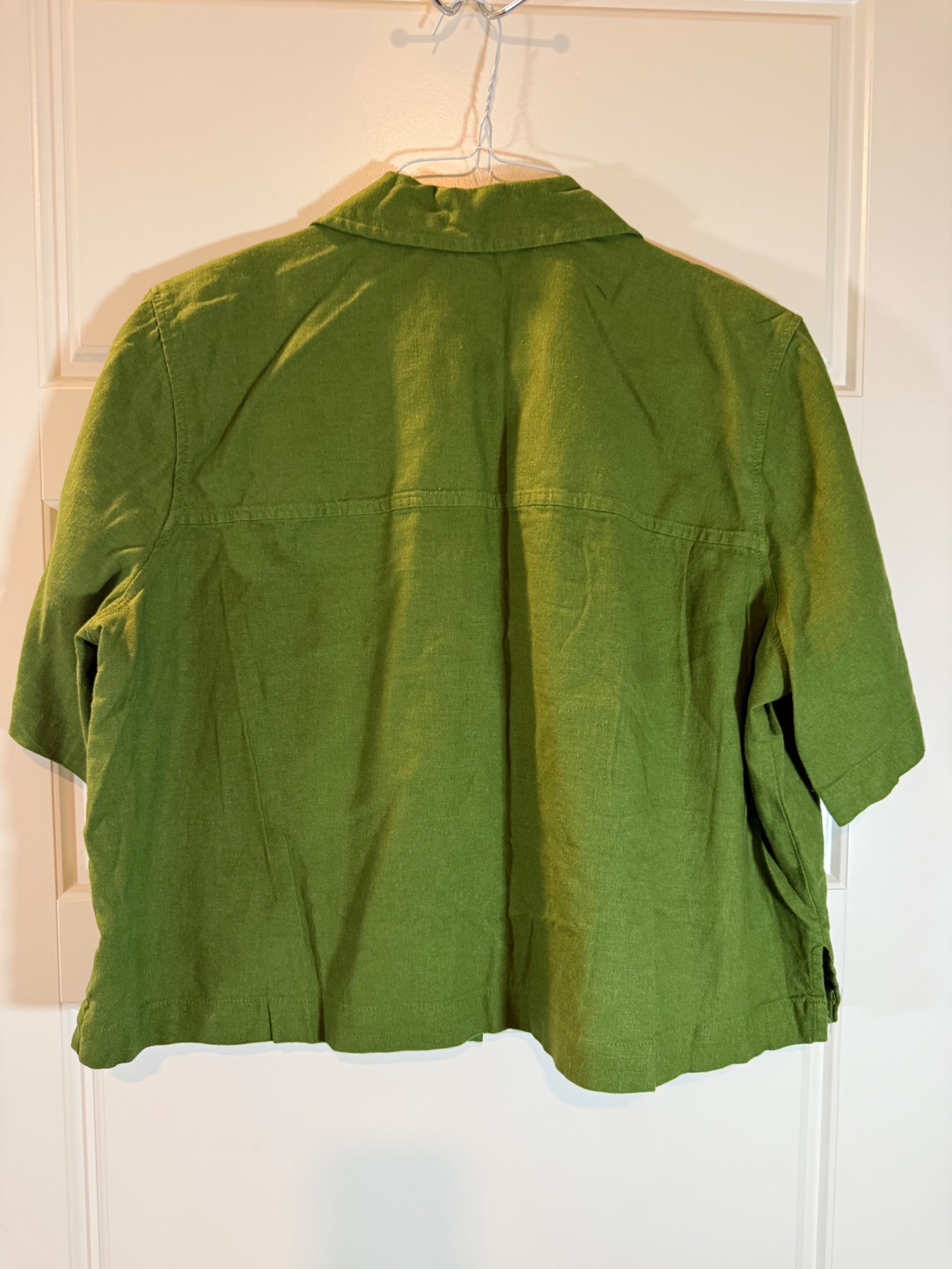 Universal Thread Women's Green Button-Up Blouse Size L - Thumbnail 2