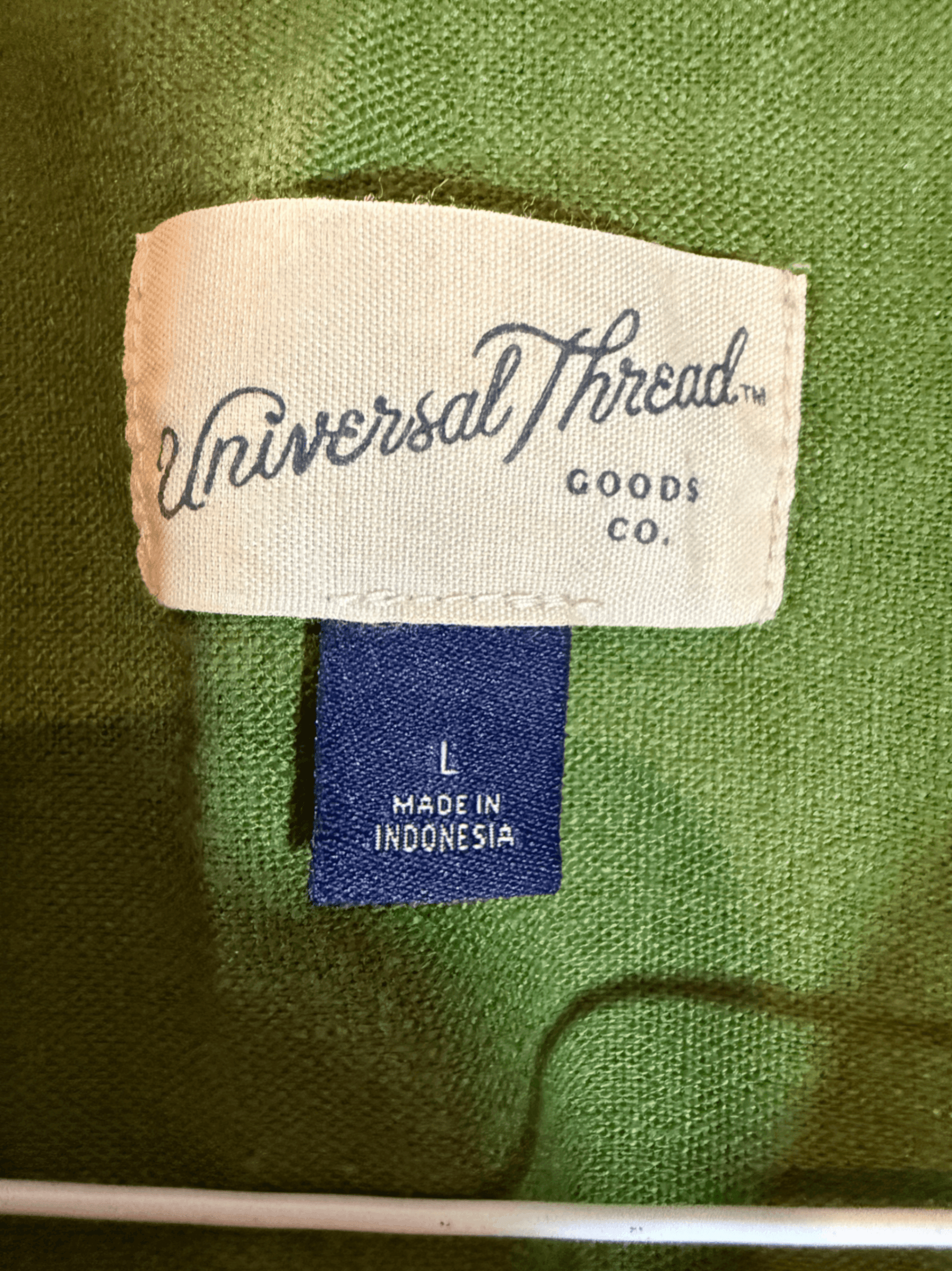 Universal Thread Women's Green Button-Up Blouse Size L - Thumbnail 3