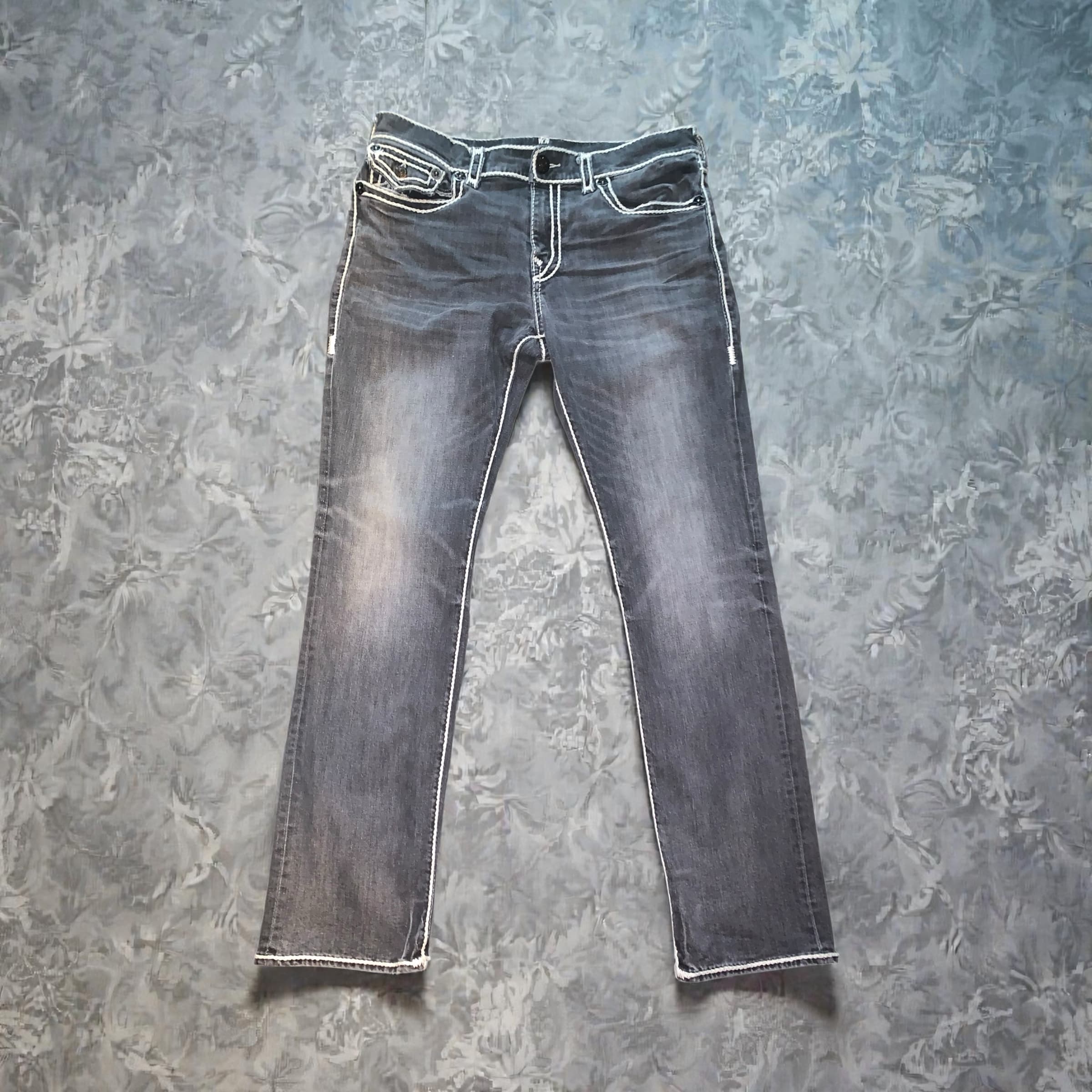 True Religion Men's Straight Leg Jeans with Contrast Stitching - Thumbnail 2