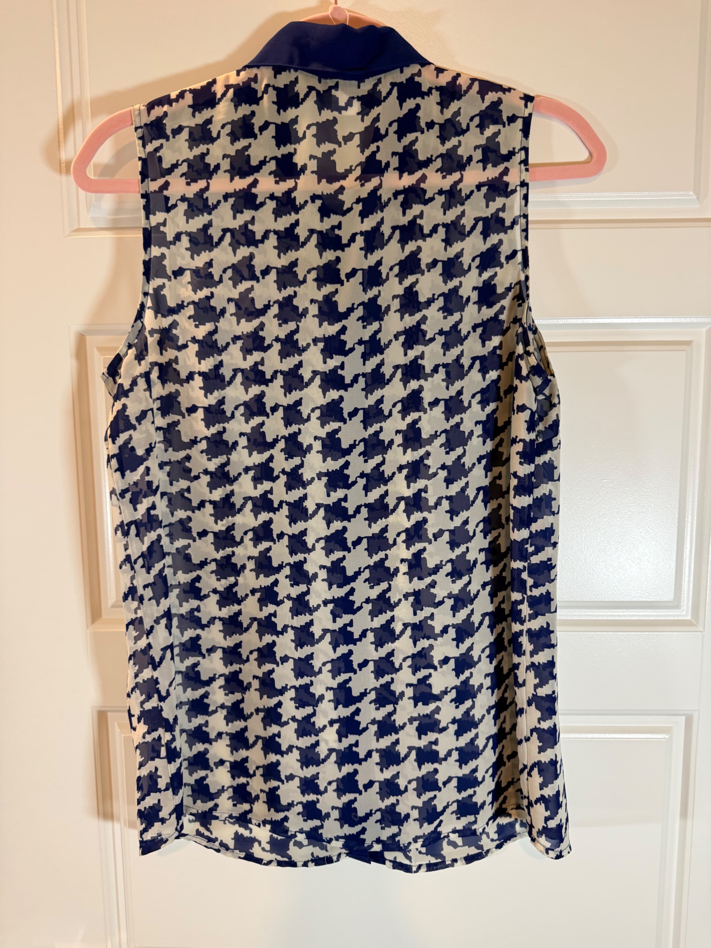 Sleeveless Houndstooth Blouse with Blue Collar - Thumbnail 2