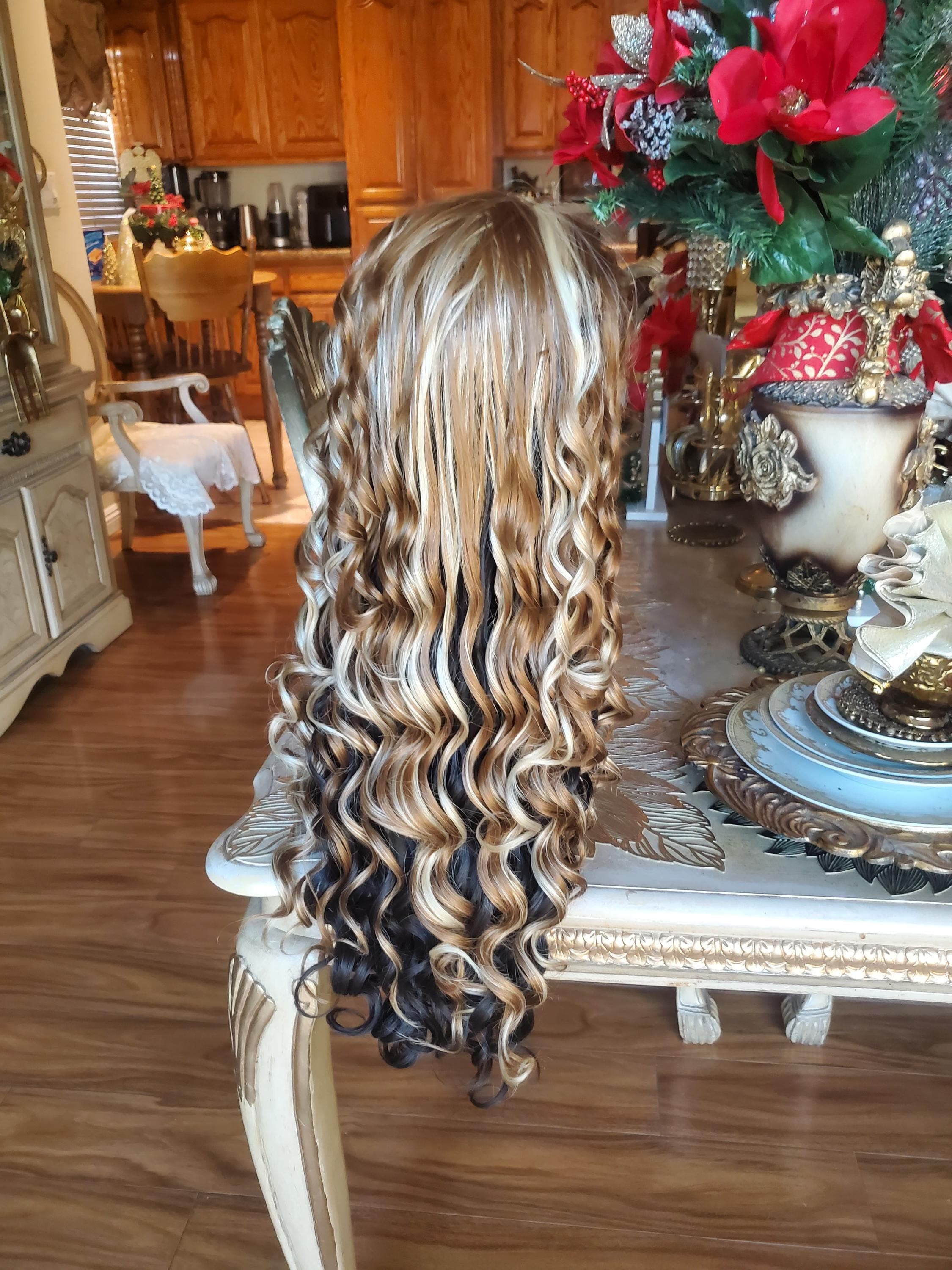 Beautiful Brown Blonde Lace Front Wig!! - Thumbnail 4