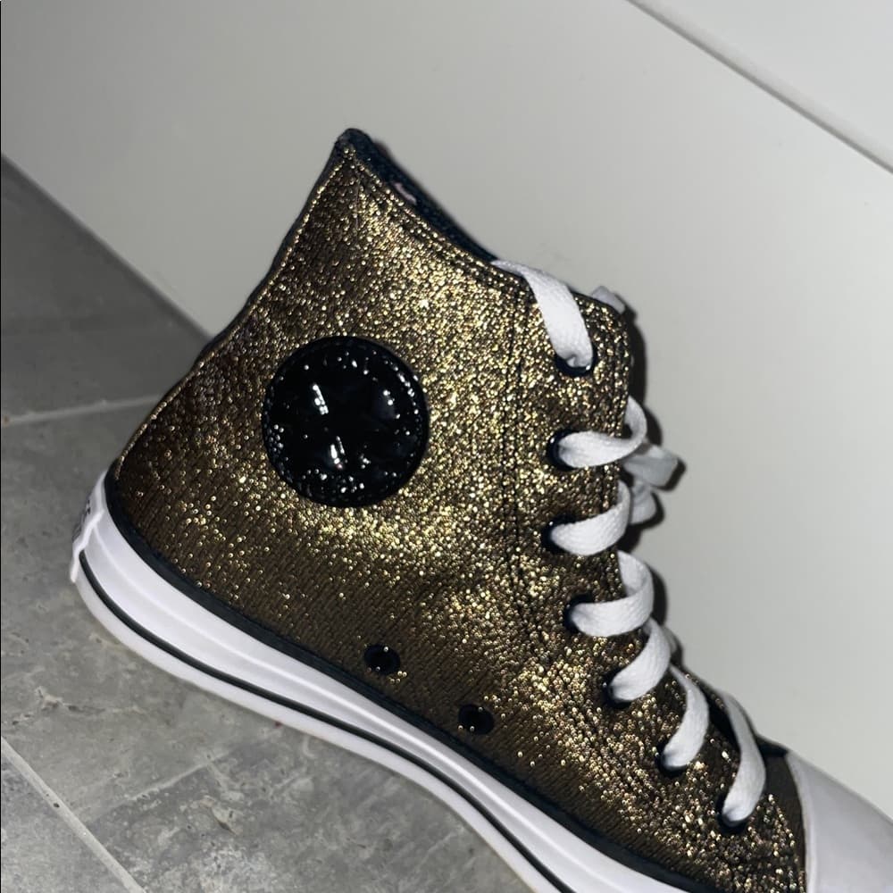 Converse High-Tops in Black and Gold Sparkle - Thumbnail 4