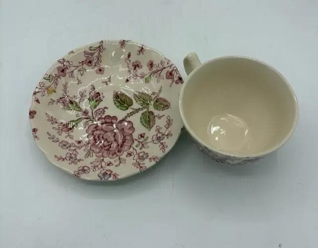 Johnson Brothers "Rose Chintz" Dinnerware Set of 8 And Tea Pot - Thumbnail 2