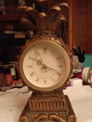 Decorative Quartz Shelf Mantle Desk Clock Pineapple Gold Toned Works Roman... - Thumbnail 11