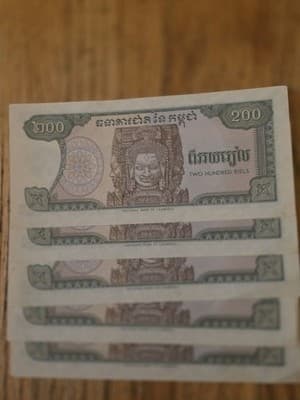 1992 Cambodian 200 Riels Uncirculated Uncertified X5 - Thumbnail 7