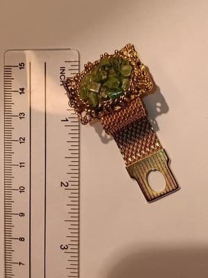 VTG MCM Cuff Links Men’s Green Jade Style Stone & Gold Tone Wraparound Mesh - Thumbnail 2