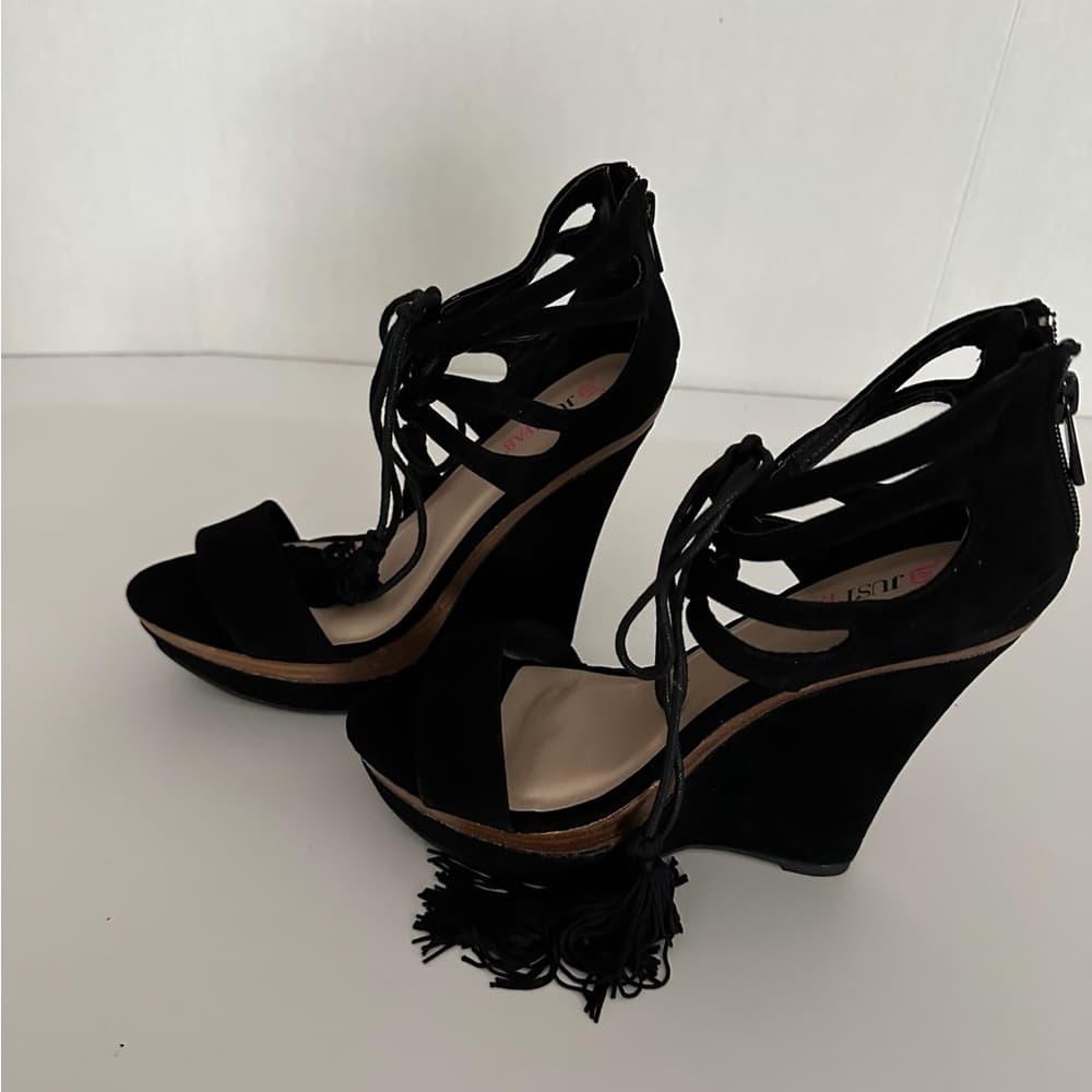 JustFab “Shanghai” Black Cutout Tassel Wedge Sandals Y2K Size 8.5 - Thumbnail 4