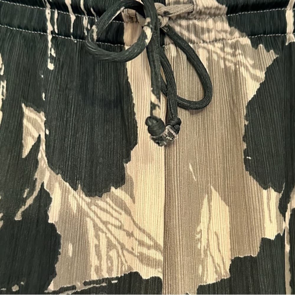 Oak + Fort Leaf Print Shorts Tropical Neutral Minimalist Size Large Resortwear - Thumbnail 11