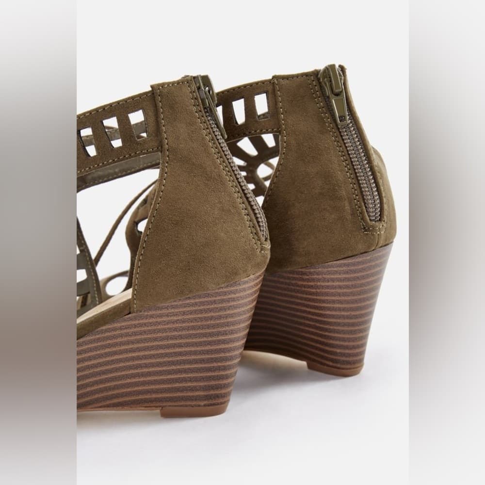 JustFab Deanna Olive Green Cutout Peep Toe Wedge Sandals Size 8.5 - Thumbnail 3