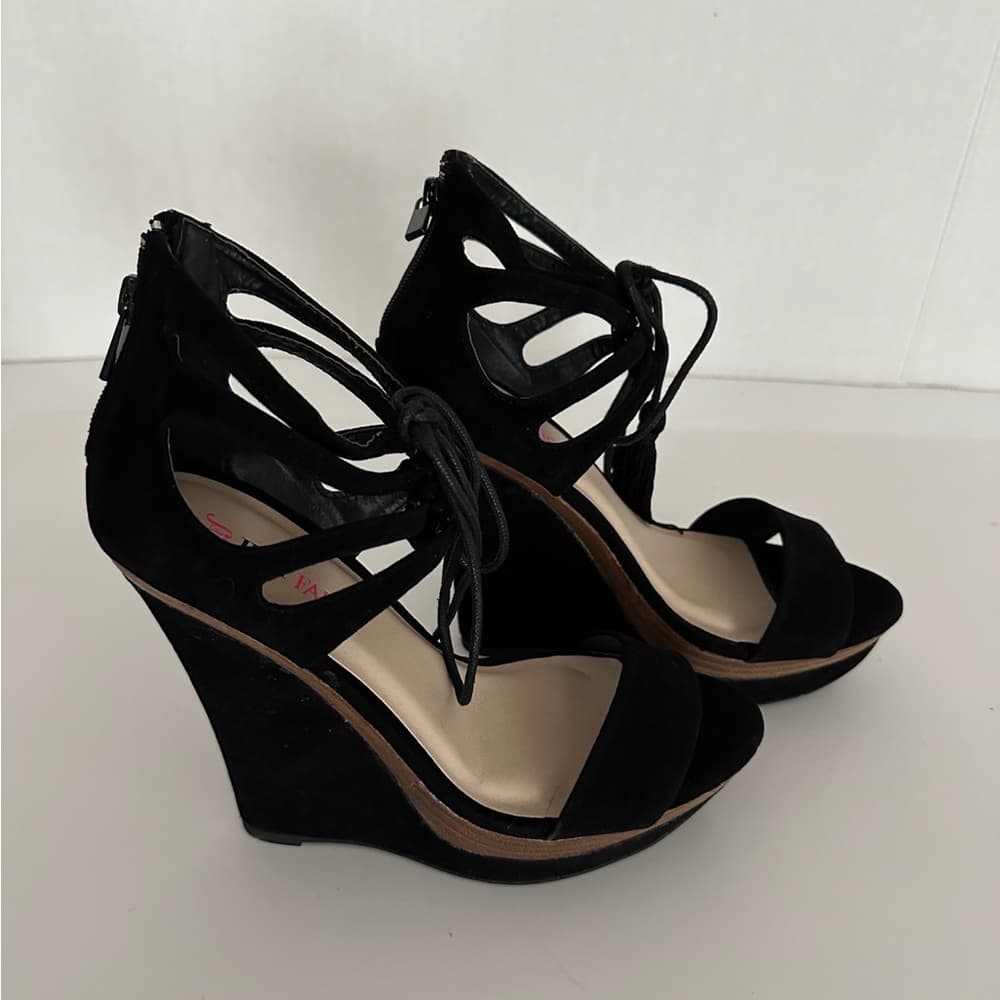 JustFab “Shanghai” Black Cutout Tassel Wedge Sandals Y2K Size 8.5 - Thumbnail 3