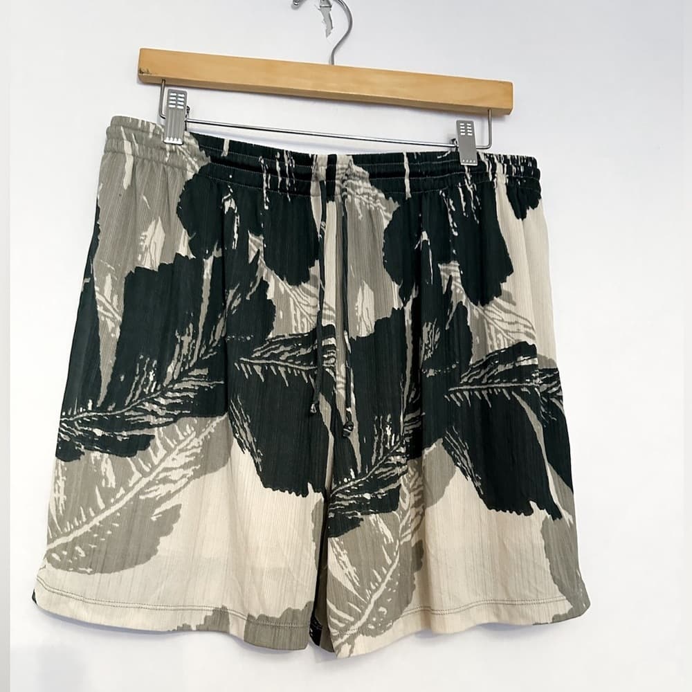 Oak + Fort Leaf Print Shorts Tropical Neutral Minimalist Size Large Resortwear - Thumbnail 5