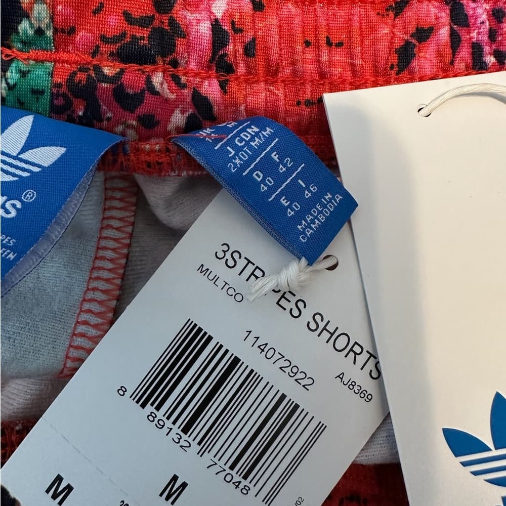 NWT Adidas 3 Stripes Snakeskin Print Rare LE Women's Running Shorts Medium - Thumbnail 4