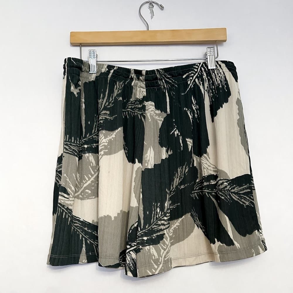 Oak + Fort Leaf Print Shorts Tropical Neutral Minimalist Size Large Resortwear - Thumbnail 4