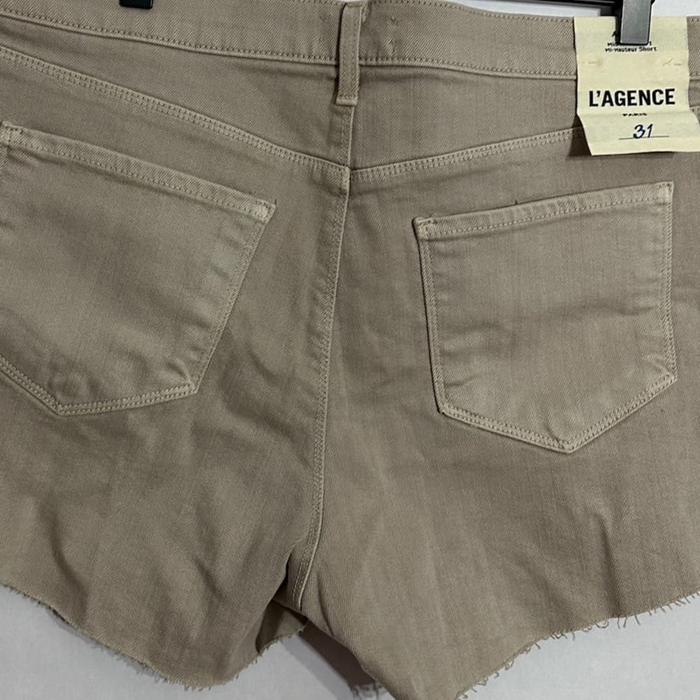 NWT L’AGENCE Audrey Mid-Rise Raw Hem Cut-Off Shorts Size 31 Biscuit Neutral - Thumbnail 10