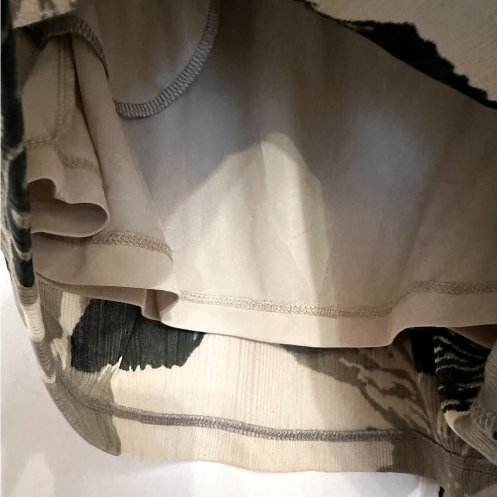 Oak + Fort Leaf Print Shorts Tropical Neutral Minimalist Size Large Resortwear - Thumbnail 2