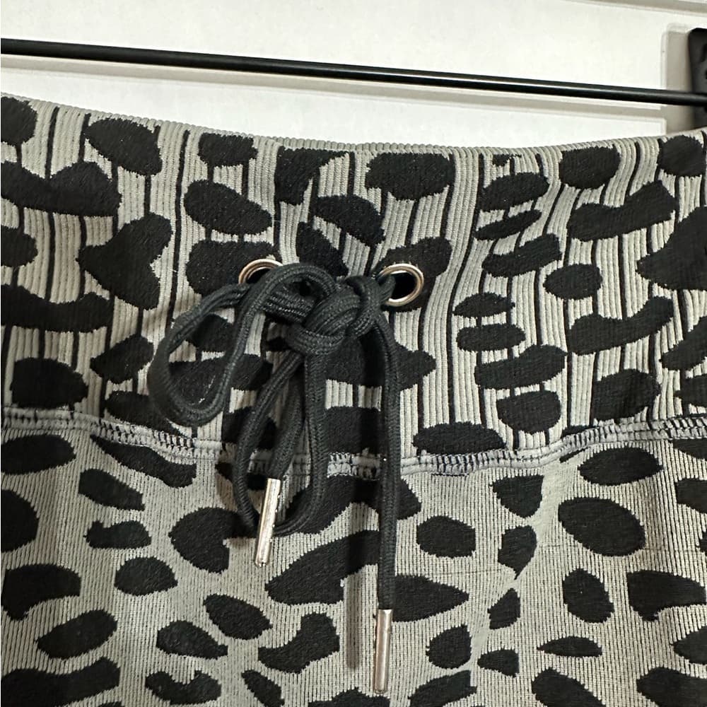 Twill Active Tie Waist Seamless Shorts Grey Leopard Print High Waist Size Large - Thumbnail 6