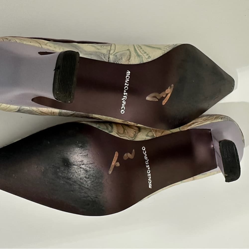 Monzo & Franco Thea Multicolor Floral Embossed Leather Heels Size 7.5 - Thumbnail 3