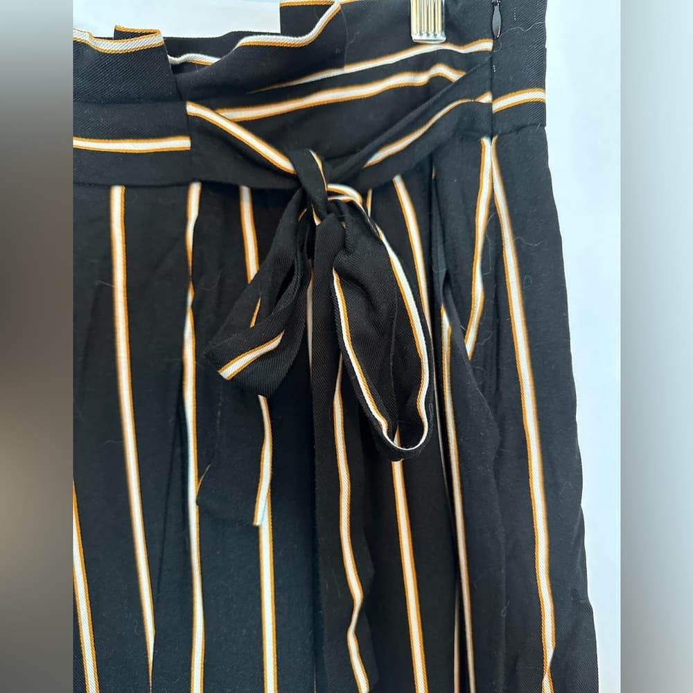 NWT Forever 21 Contemporary Black Striped Wide Leg Tie Waist Ankle Pants Large - Thumbnail 6