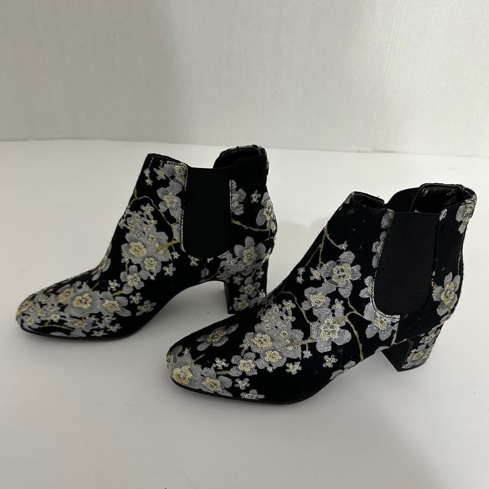 Anne Klein Gorgia Chelsea Floral Brocade Ankle Boots Black Booties Size 6M - Thumbnail 2