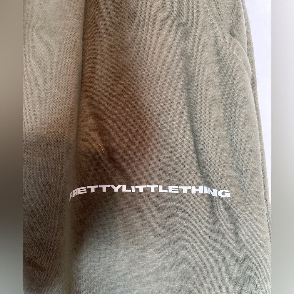 NWT PrettyLittleThing Khaki Green Straight Leg Logo Joggers Size Medium - Thumbnail 13