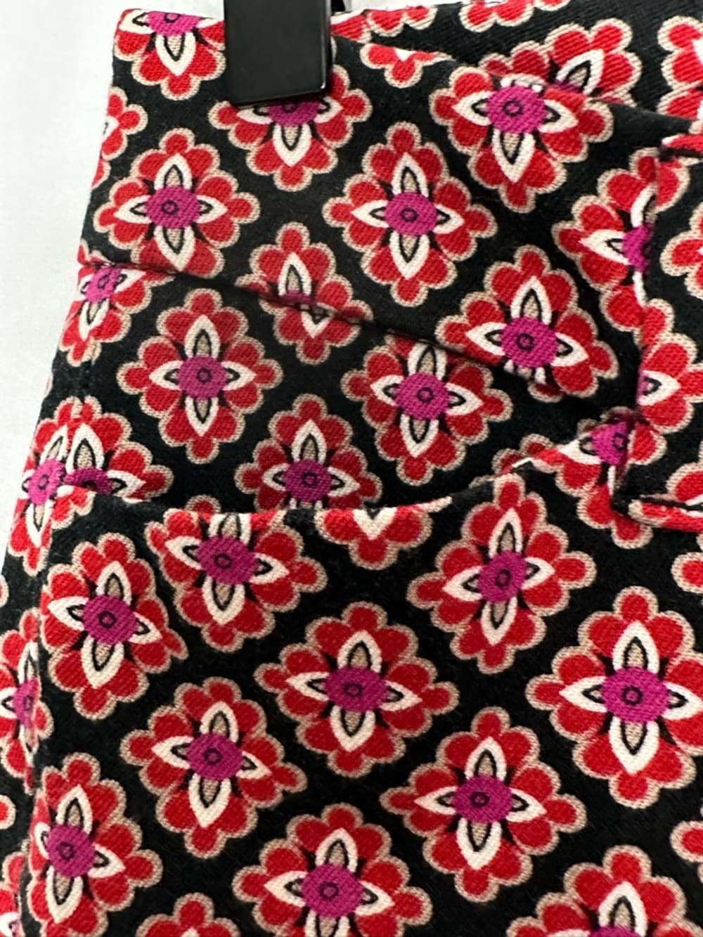 Old Navy Pixie Pants Red Diamond Print Pattern Size 2 Boho Artsy - Thumbnail 2