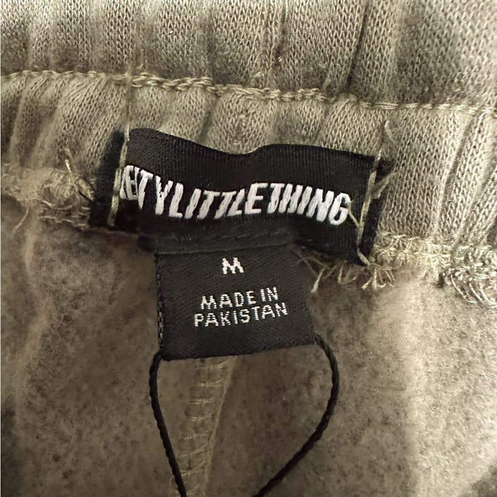NWT PrettyLittleThing Khaki Green Straight Leg Logo Joggers Size Medium - Thumbnail 8