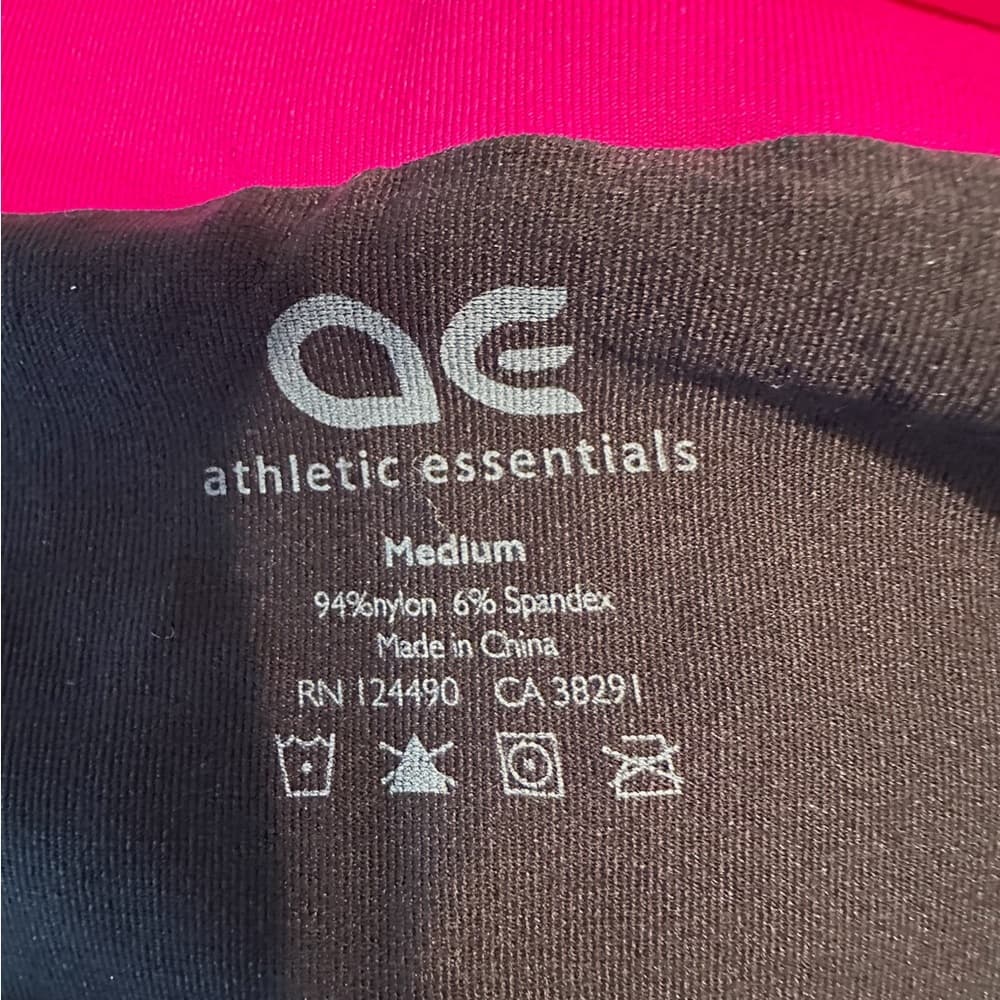 Athletic Essentials Black & Hot Pink Capri Leggings Size Medium Yoga Athleisure