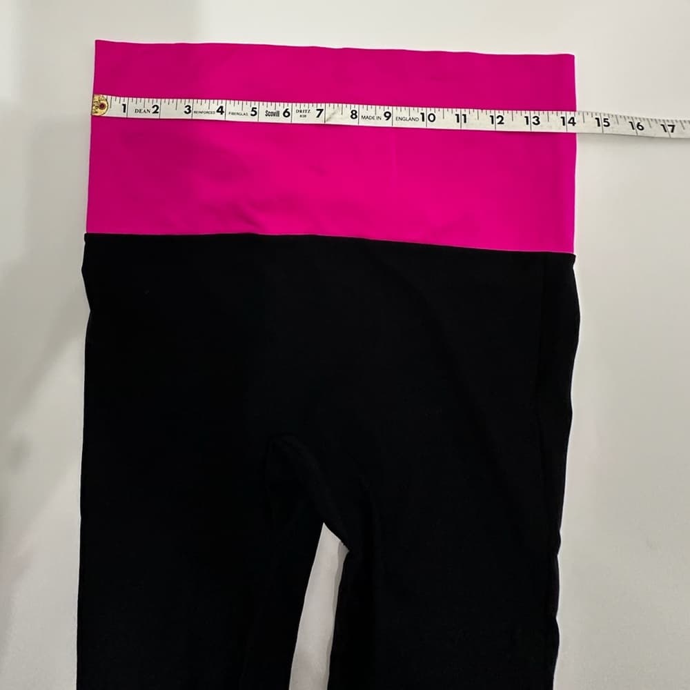 Athletic Essentials Black & Hot Pink Capri Leggings Size Medium Yoga Athleisure - Thumbnail 7