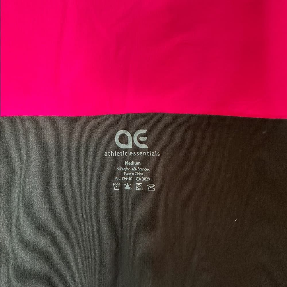 Athletic Essentials Black & Hot Pink Capri Leggings Size Medium Yoga Athleisure - Thumbnail 2