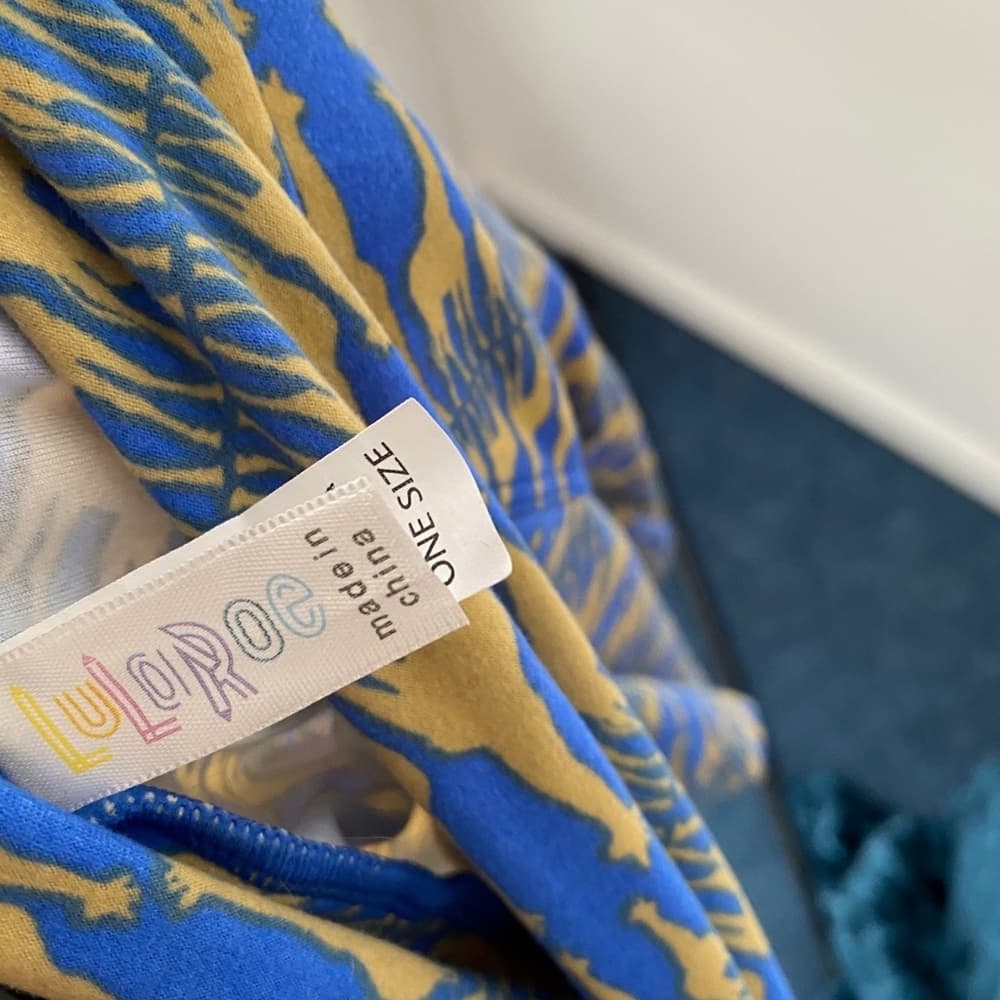 Giraffe Print Blue Yellow Legging | OS (Lularoe Size Chart: One Size 2-12) NWOT - Thumbnail 4