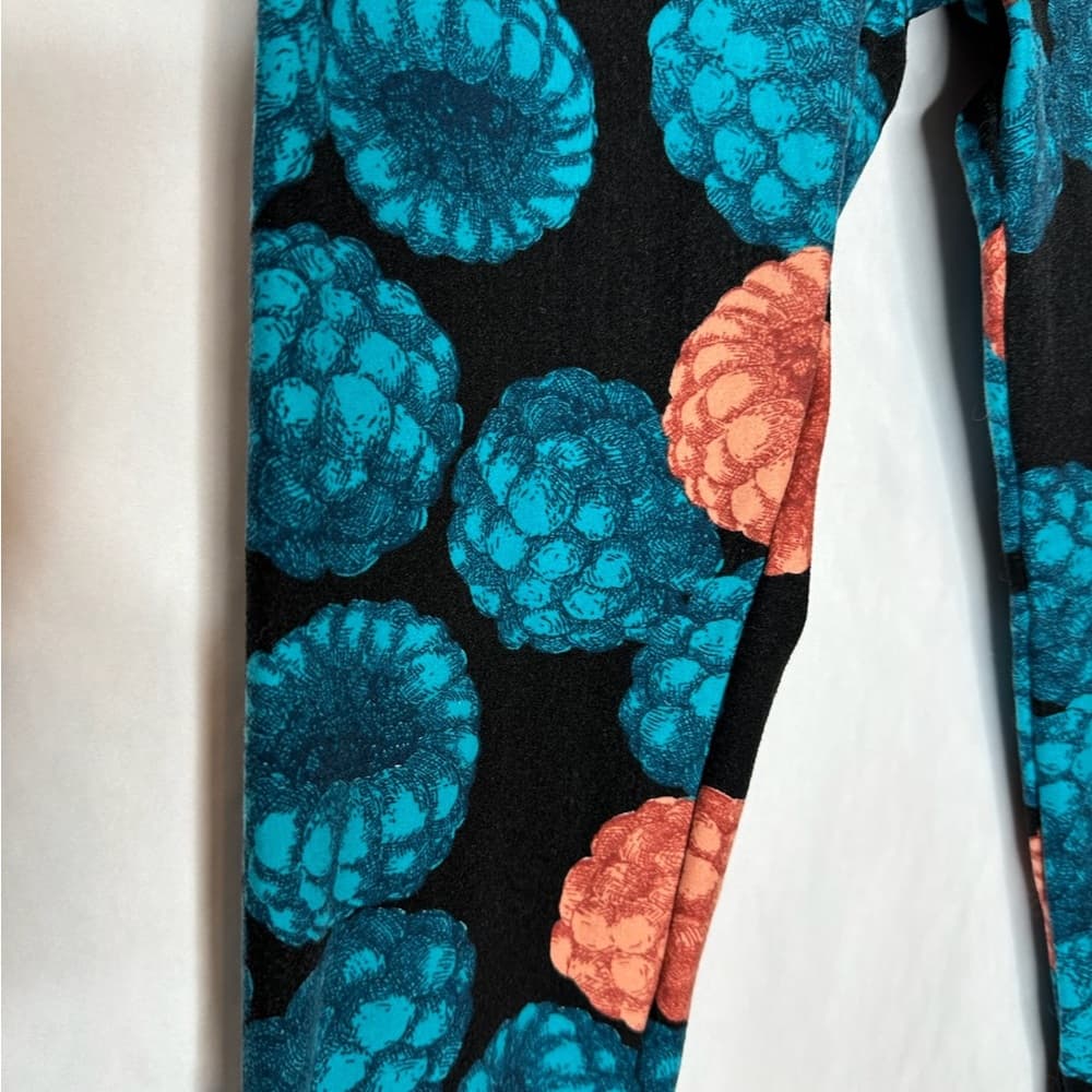NWT LuLaRoe OS Black Leggings Raspberry Blue Fruit Print One Size Summer Lounge - Thumbnail 2
