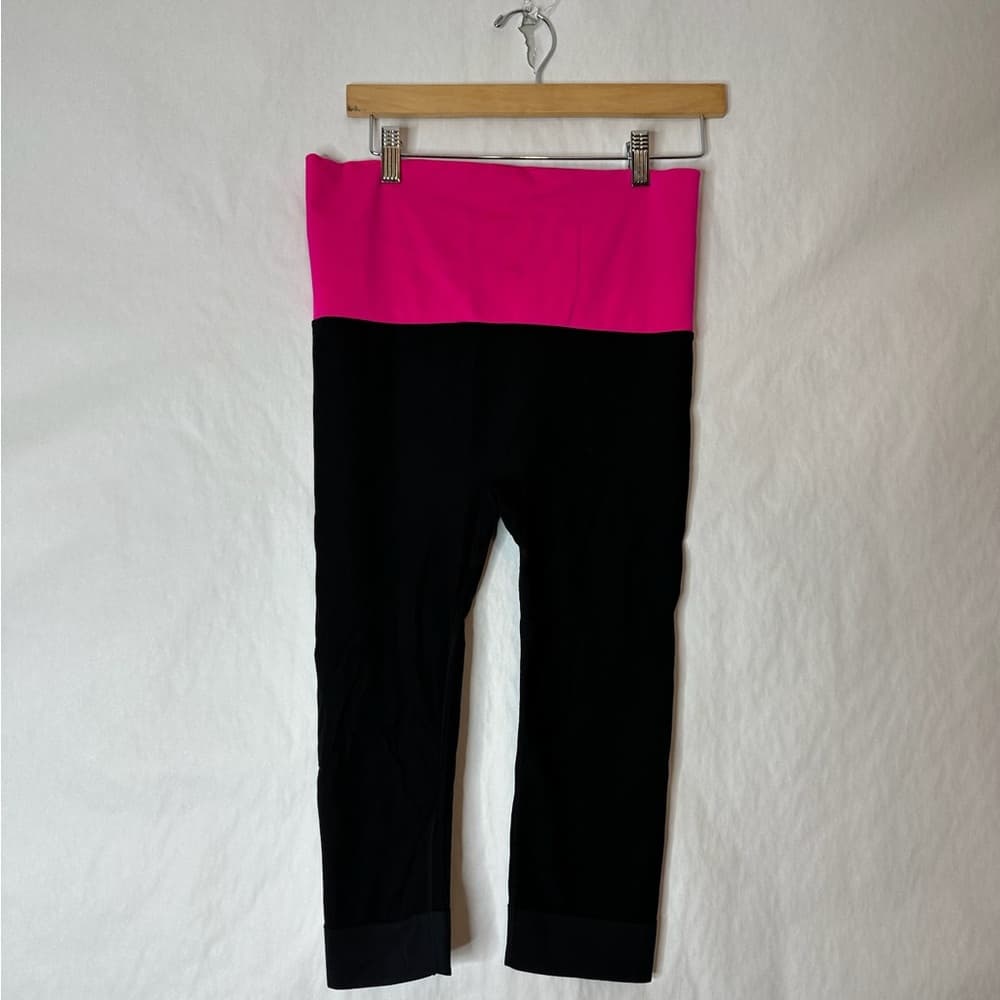 Athletic Essentials Black & Hot Pink Capri Leggings Size Medium Yoga Athleisure - Thumbnail 3