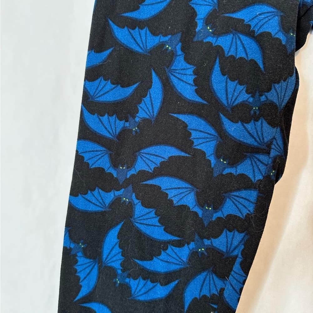 NWT LuLaRoe Leggings Black Blue Bat Print Size OS Goth Vampirecore Halloween - Thumbnail 7
