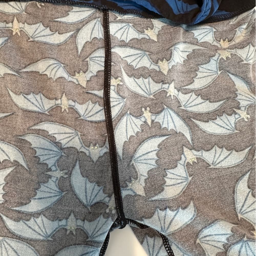 NWT LuLaRoe Leggings Black Blue Bat Print Size OS Goth Vampirecore Halloween - Thumbnail 2