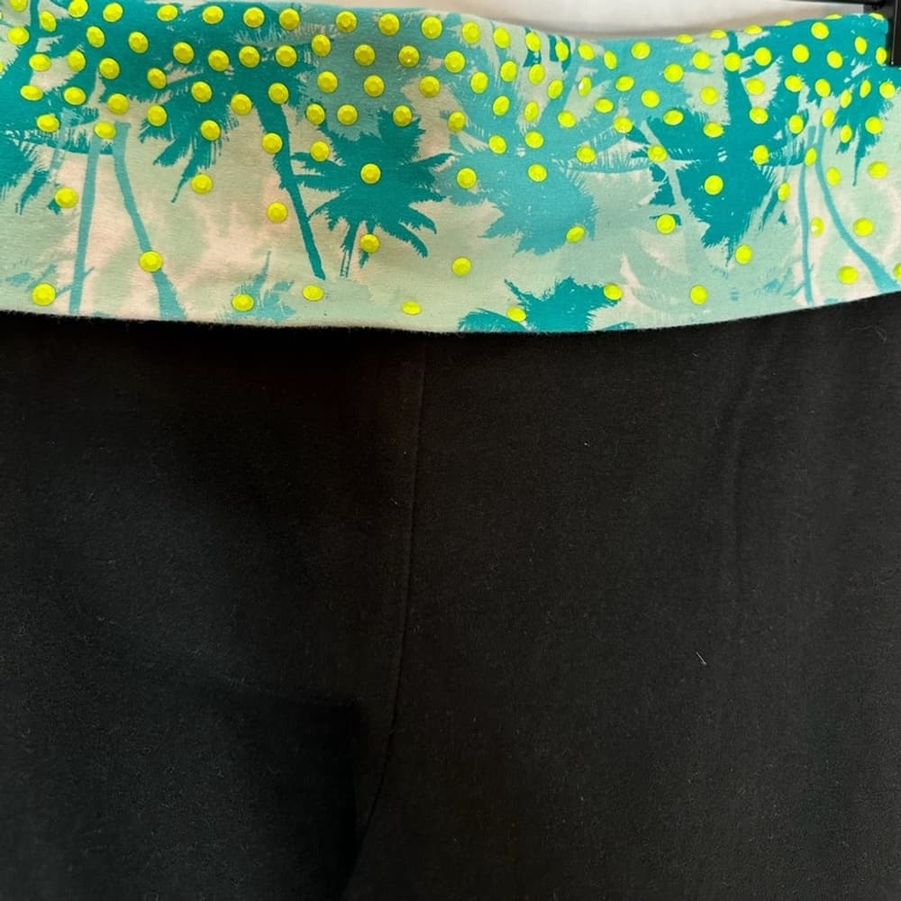PINK Victoria's Secret Tropical Print Palm Tree Black Yoga Capri Leggings Large - Thumbnail 8