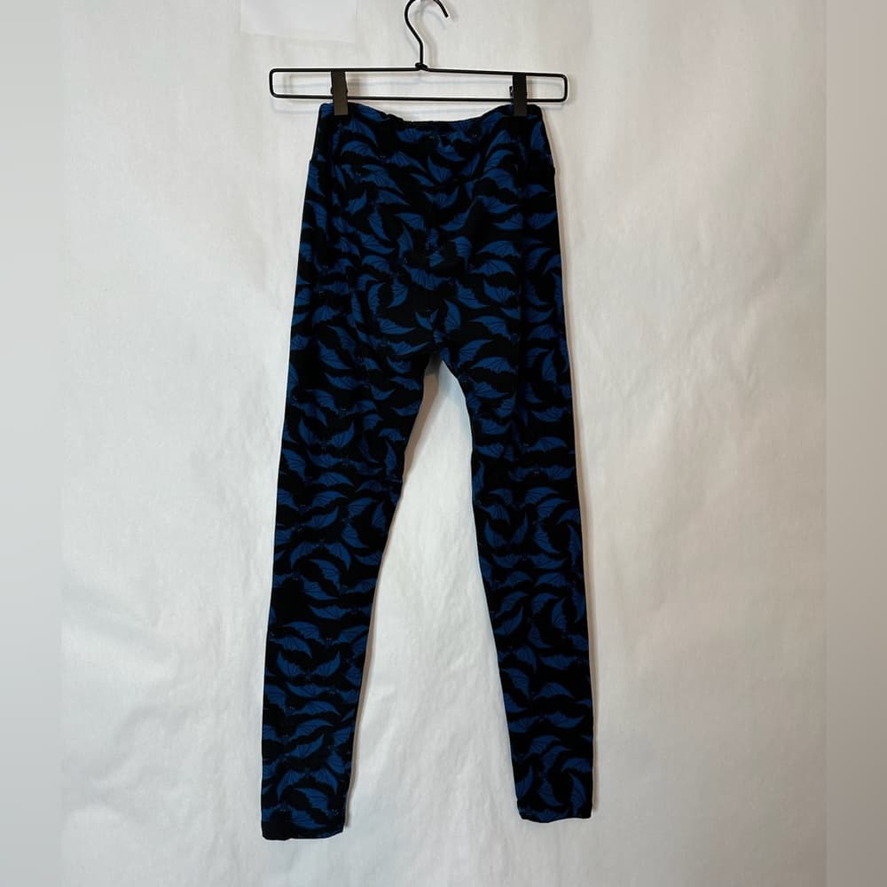 NWT LuLaRoe Leggings Black Blue Bat Print Size OS Goth Vampirecore Halloween - Thumbnail 3