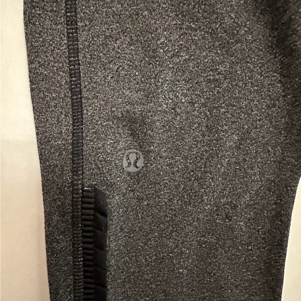 Lululemon Priiti Crop Heathered Black with Black Stripes Galore Womens Size 8 - Thumbnail 5