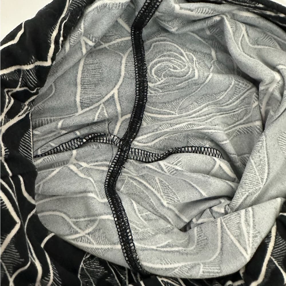 LuLaRoe Leggings Black White Rose Floral Print Stretchy Soft Size OS Cottagecore - Thumbnail 5