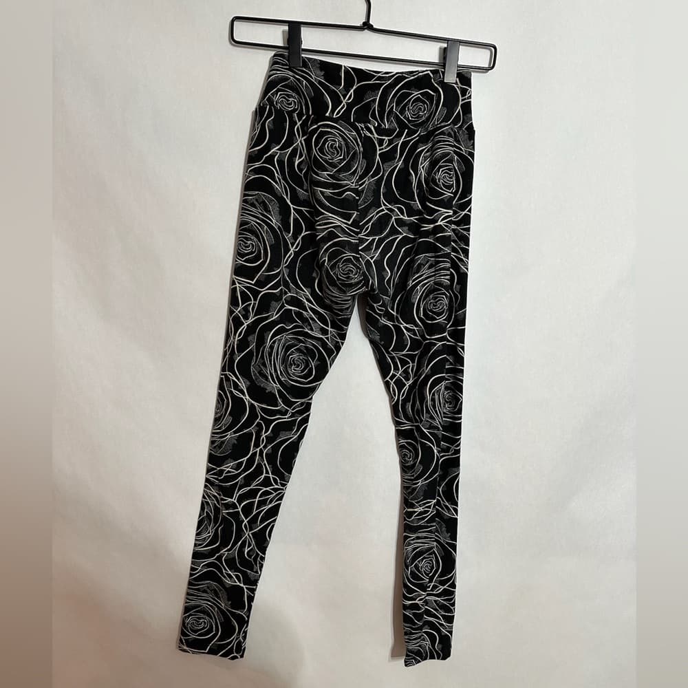 LuLaRoe Leggings Black White Rose Floral Print Stretchy Soft Size OS Cottagecore - Thumbnail 2