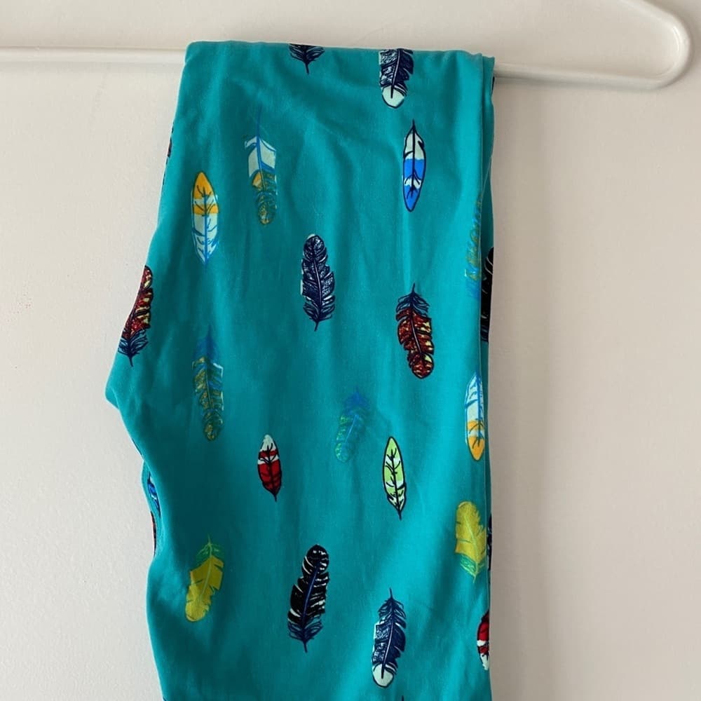 NWT LuLaRoe Feather Multi Color Graphic Print Leggings One Size OS Buttery Soft - Thumbnail 3