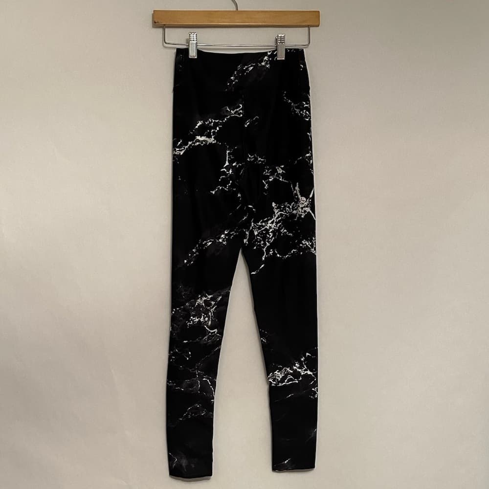 Hot Topic Marble Print Leggings Black Yoga Gym Activewear Size Medium - Thumbnail 8