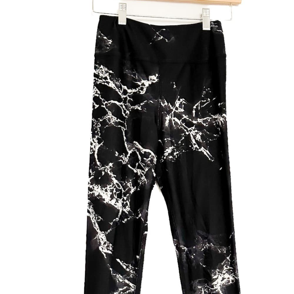 Hot Topic Marble Print Leggings Black Yoga Gym Activewear Size Medium - Thumbnail 2