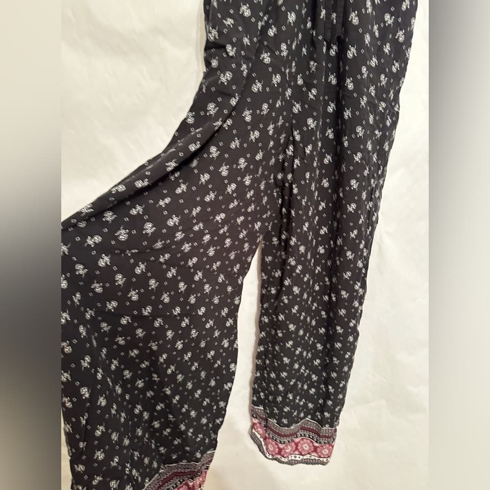 Xhilaration Black Boho Wide Leg Jumpsuit Size XL Floral Print Sleeveless Romper - Thumbnail 3