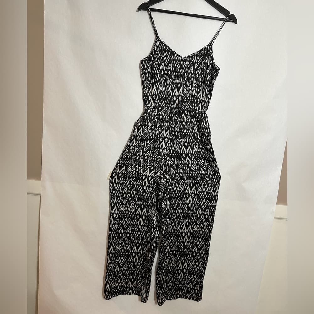 H&M Divided Black & White Ikat Print Jumpsuit Wide Leg Cropped Size 8 - Thumbnail 3