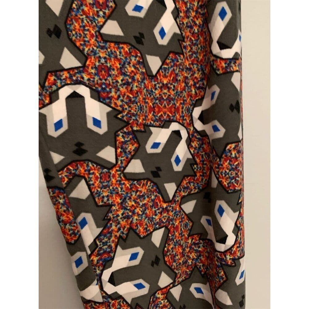 NWT LuLaRoe Leggings Tall & Curvy Pixel Husky Wolf Dog Multicolor UCONN - Thumbnail 2