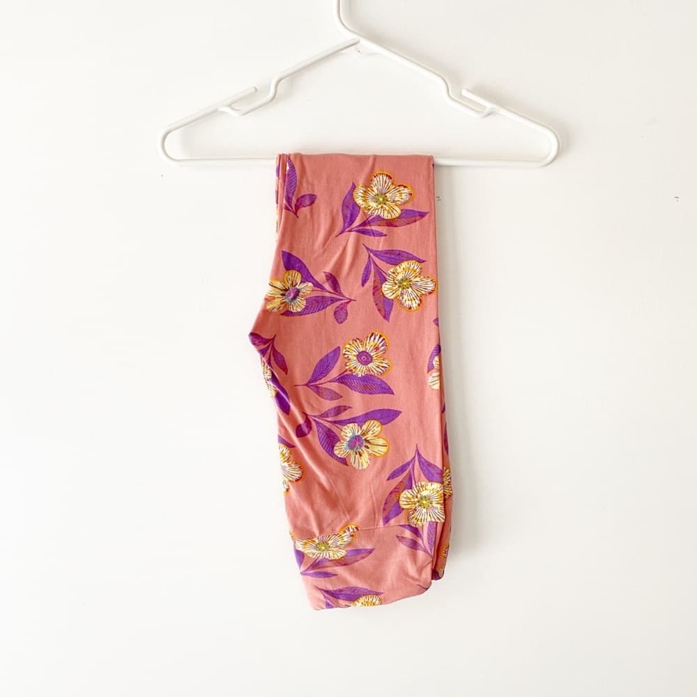 NWT LuLaRoe Pink Floral Leggings OS One Size Spring Romantic Floral Cottagecore - Thumbnail 2