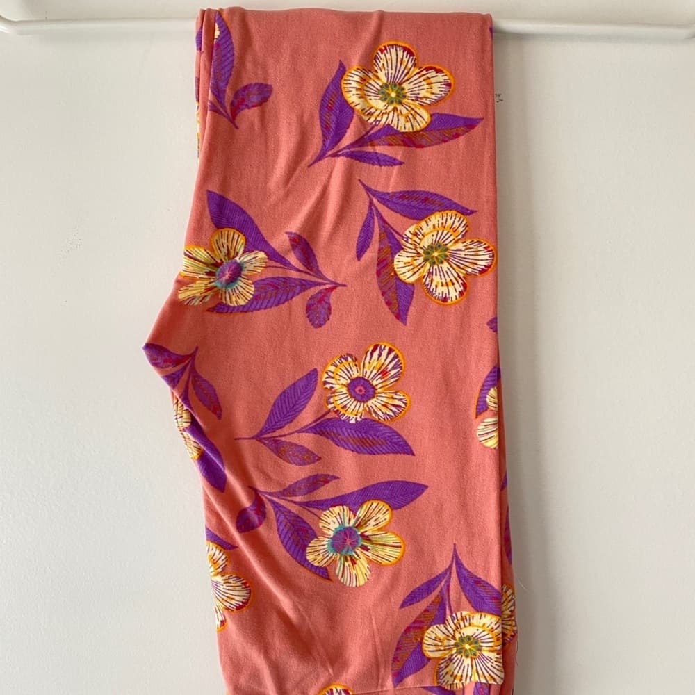 NWT LuLaRoe Pink Floral Leggings OS One Size Spring Romantic Floral Cottagecore - Thumbnail 3