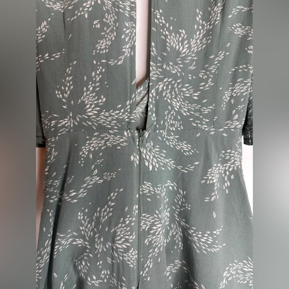 Princess Polly the Louis Romper in Sage Green Leaf Floral Size 6 Cottagecore - Thumbnail 3