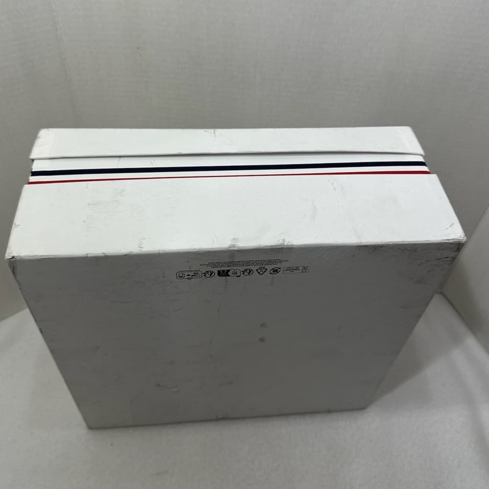 Moncler Authentic Paper Gift Storage Box 13.5 in x 13.5 in (Flawed See Photos) - Thumbnail 4